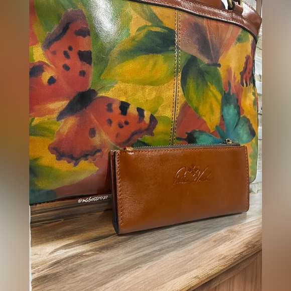 Patricia Nash Poppy Shoulder Bag in Watercolor Butterfly + Nazari in Tan NWT - Picture 4 of 9